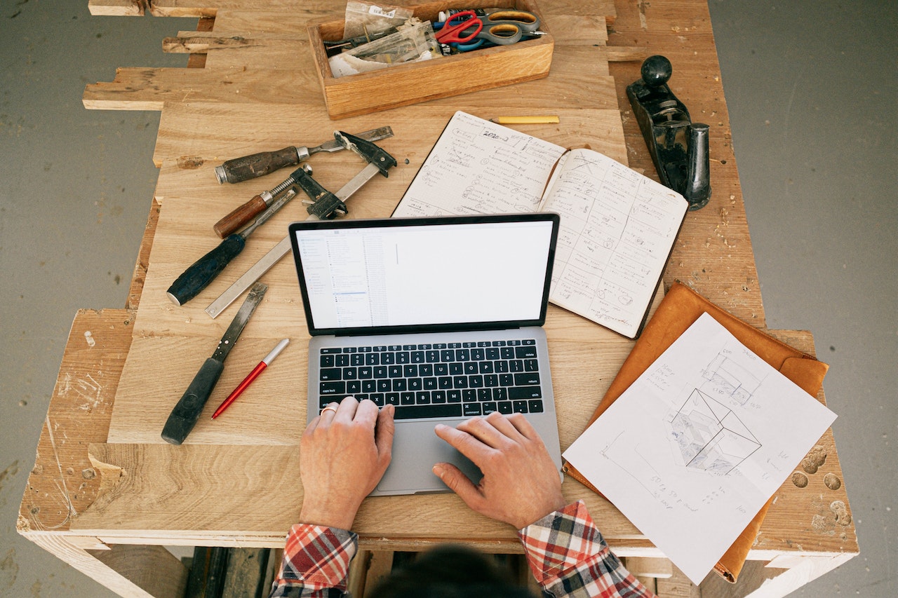 The ultimate guide to hiring a contractor: Featured Image